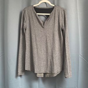 NWOT Under Armour Sm long sleeve gray v-neck T-shirt slit tail & cutout in back